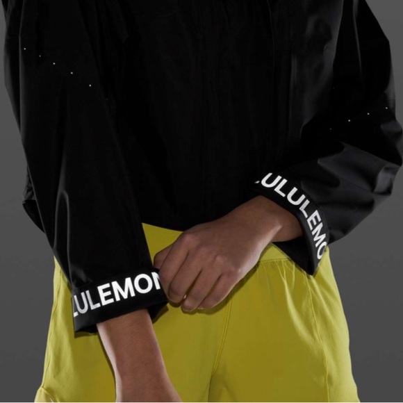 lululemon rain chaser jacket black - Picture 14 of 15